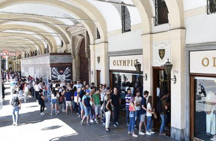 La classifica della città dove si ruba di più nei negozi italiani. Al primo posto c'è Milano (foto d'archivio Ansa)