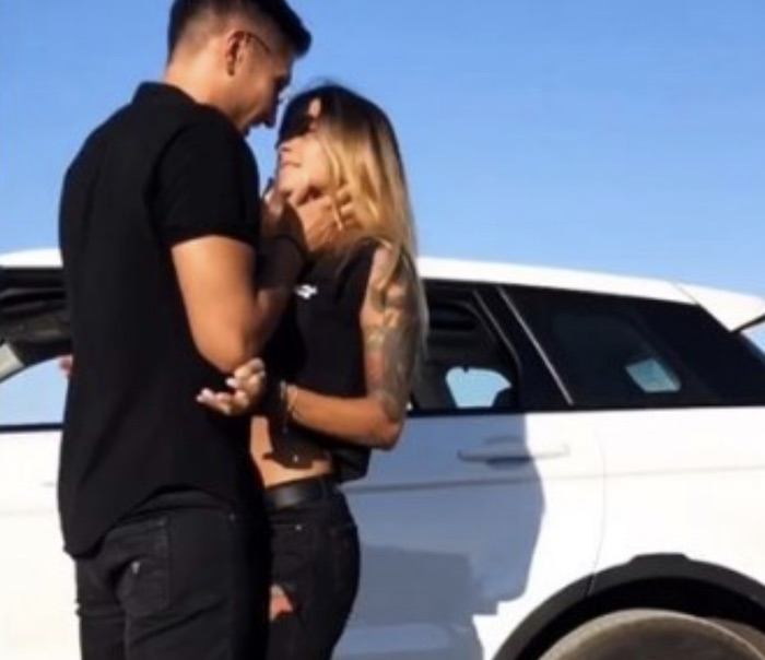 Grande Fratello, tra Gianmarco Onestini ed Erica Piamonte scatta il bacio. "Birikkiniiii"