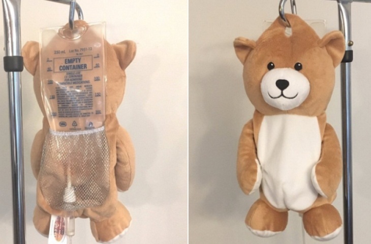 Un orsetto per coprire la flebo. L'idea di una dodicenne fa il giro del mondo