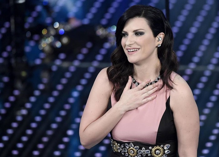 Buon compleanno Pippo, Laura Pausini si commuove durante il collegamento