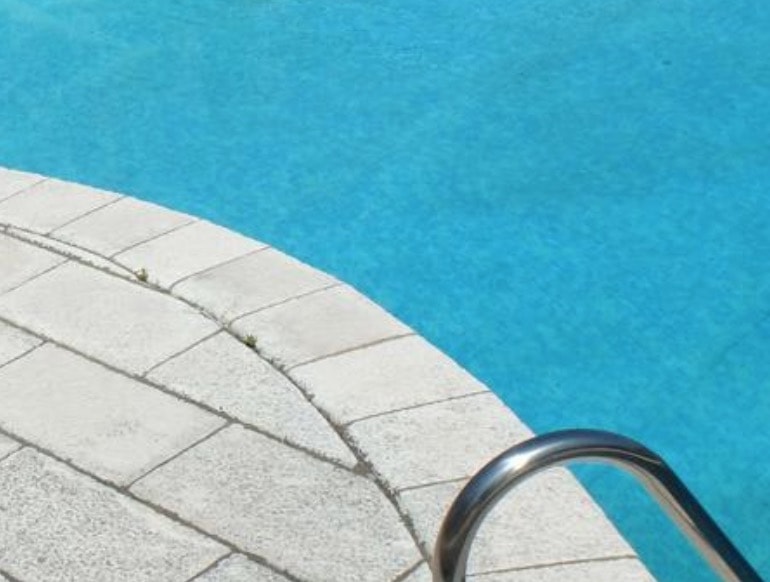 Perugia, studente Erasmus muore in piscina durante una festa