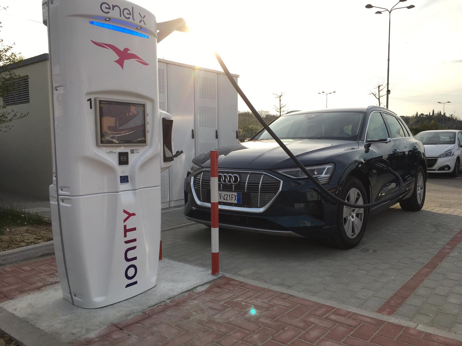 Enel X: mobilità elettrica senza frontiere con l'app X Recharge