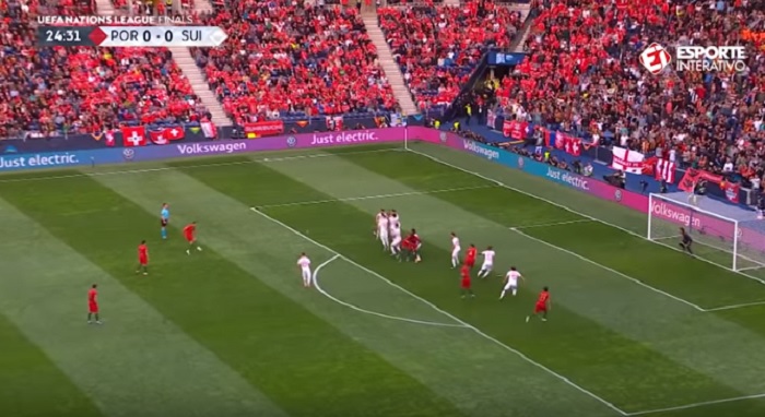 Cristiano Ronaldo gol su punizione al primo tentativo col Portogallo. Con la Juve nessuno...