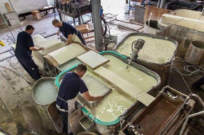 Salario medio 11,2. Se minimo diventa 9, effetto spinta a salire. Ottimo, chi paga?