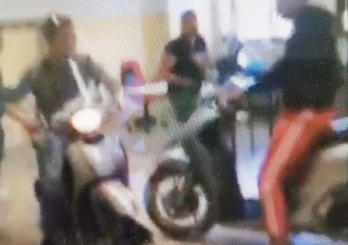 Catania, entrano in classe con lo scooter: denunciati due studenti