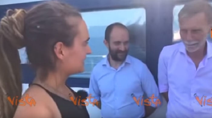 Sea Watch: migranti offrono le cabine ai 5 parlamentari italiani a bordo