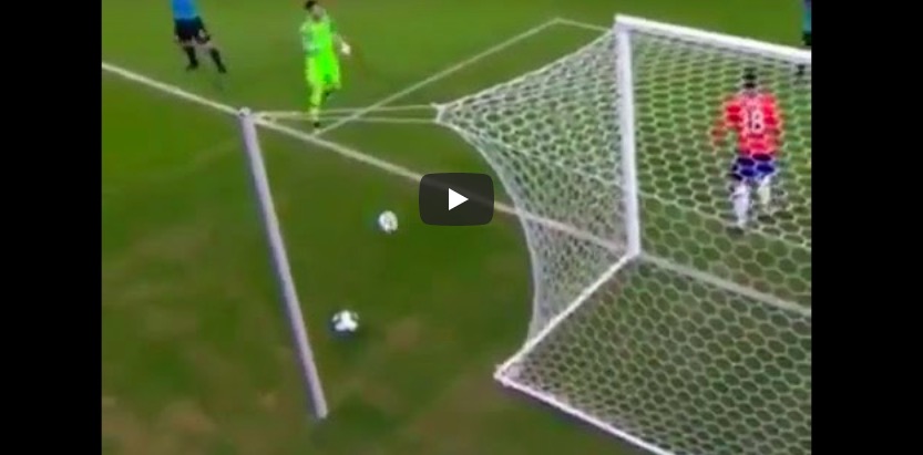 Suarez chiede rigore per mano del... portiere! VIDEO