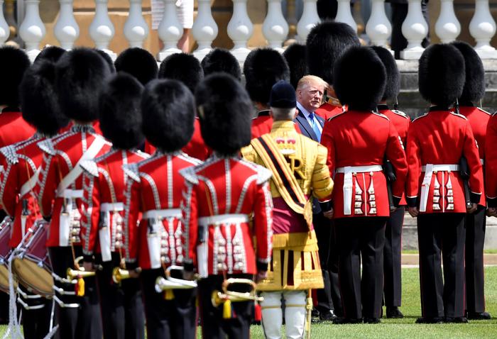 Harry, schivata da principe per evitare la foto con Trump. E vendicare Meghan...