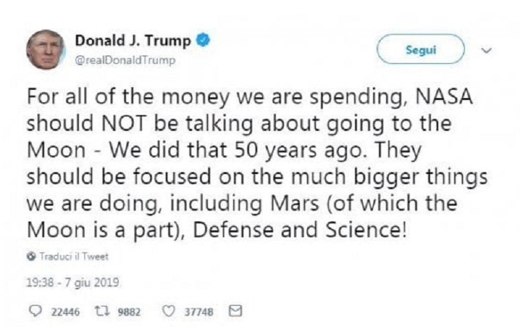 Donald Trump: "La Luna fa parte... di Marte". E il tweet assurdo fa il giro del mondo