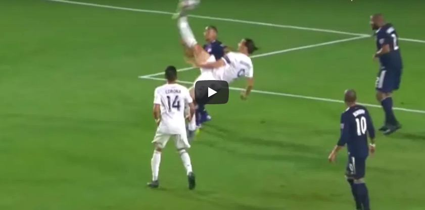 Magia di Ibrahimovic, video con il suo gol in rovesciata