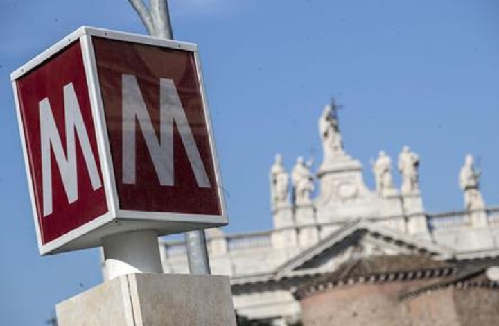 Roma, donna muore investita nei pressi del cantiere della Metro C di piazzale Appio (foto d'archivio Ansa)