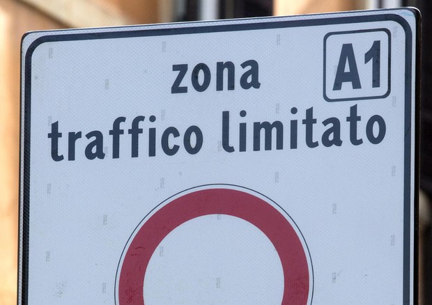 La decisione della sindaca Raggi che scontenterà i romani: si rischiano multe salate