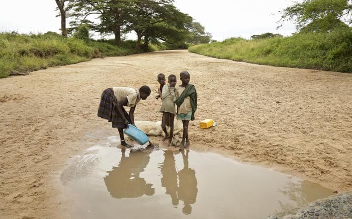 "Aiutiamoli a casa loro" di Giuseppe Turani: per lo sviluppo in Africa servono 300/400 centrali nucleari