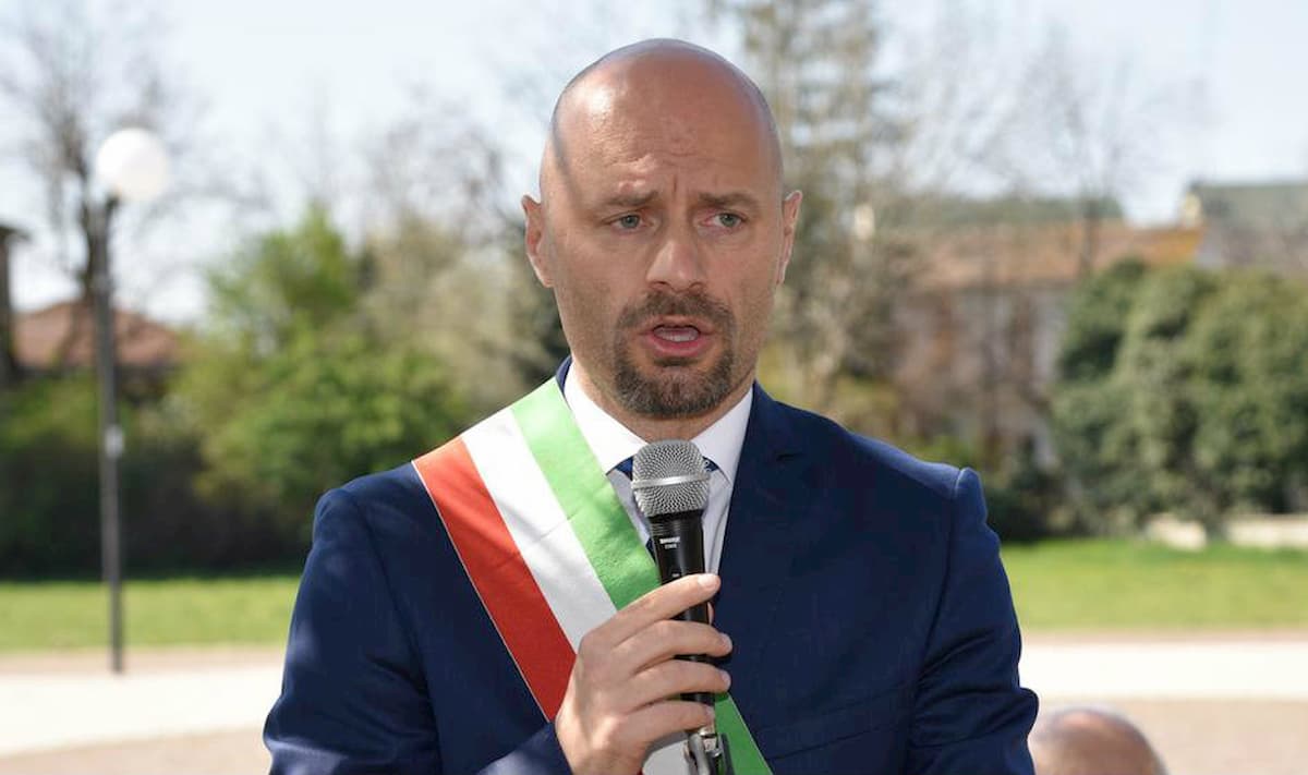 Bibbiano, il sindaco Carletti chiede revoca dei domiciliari: "Io il primo ingannato, non mi dimetto"