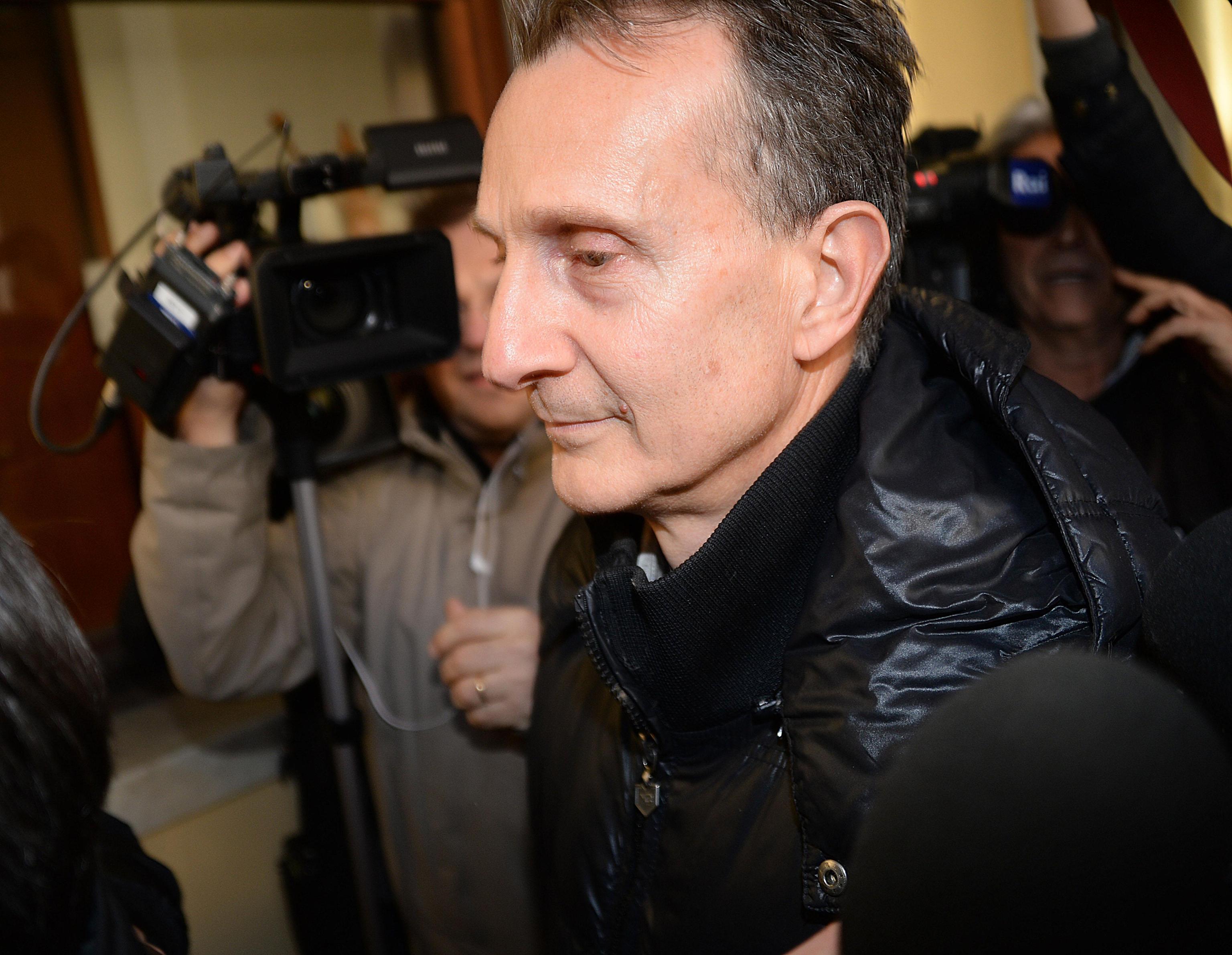 Antonio Logli ipoteca i beni per i debiti