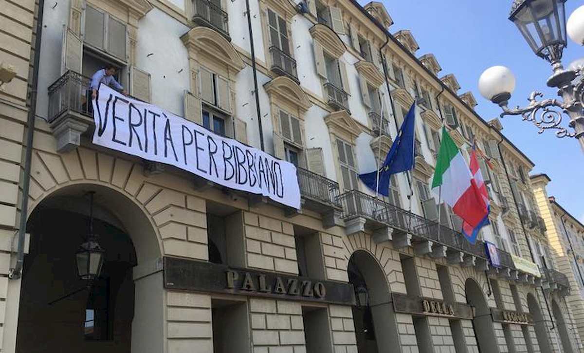 Bibbiano, lo striscione della Regione Piemonte