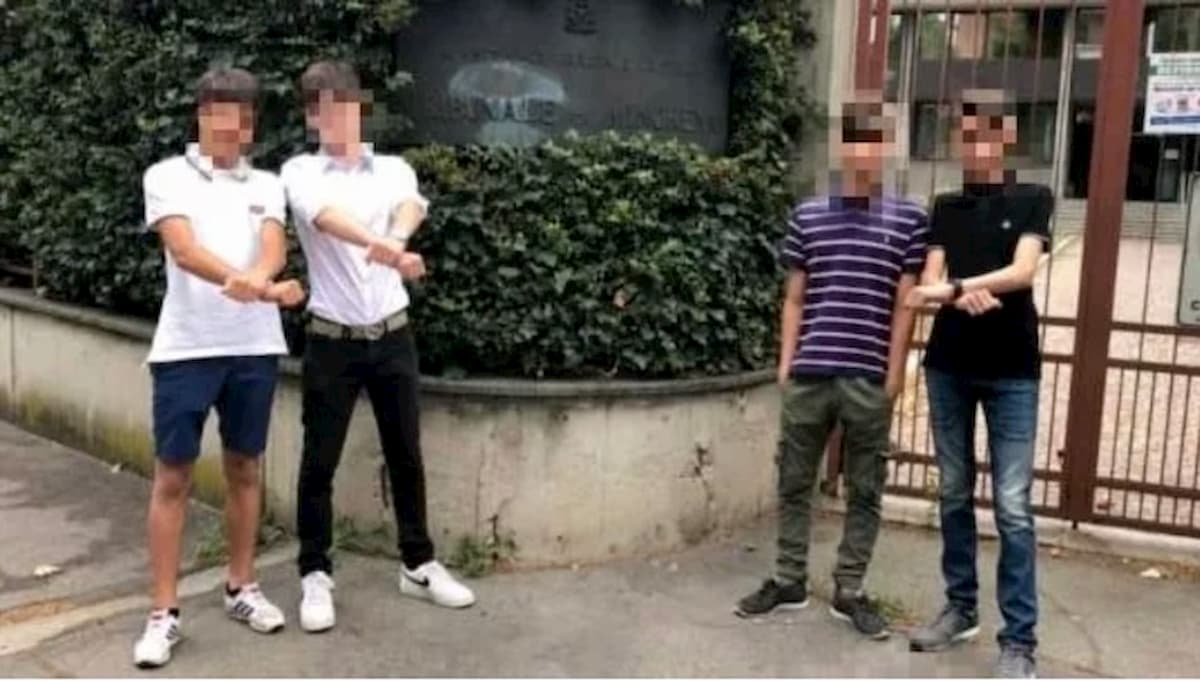 Torino, festeggiano fine lavori socialmente utili con video di insulti alle forze dell'ordine: 4 bulli di nuovo nei guai