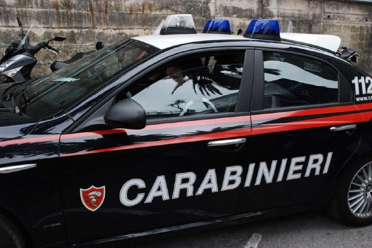 Napoli, immigrato rapina e picchia automobilista che gli aveva offerto un passaggio