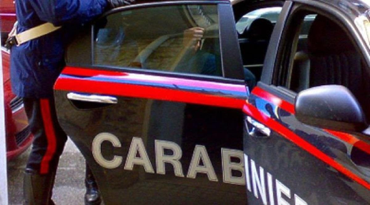 L'Aquila, uomo tenta il suicidio tagliandosi sul corpo: salvato dai carabinieri