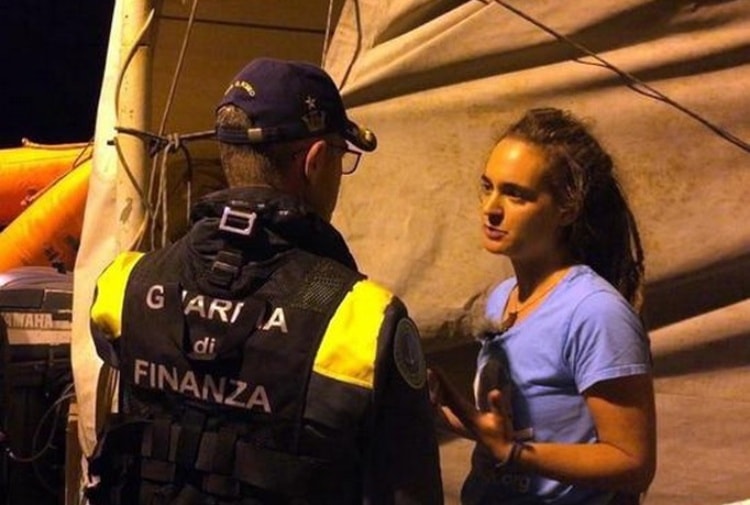 Sea Watch, la difesa di Carola Rackete: nessun pentimento, scuse e critiche alla GdF. Oggi si decide sull'arresto