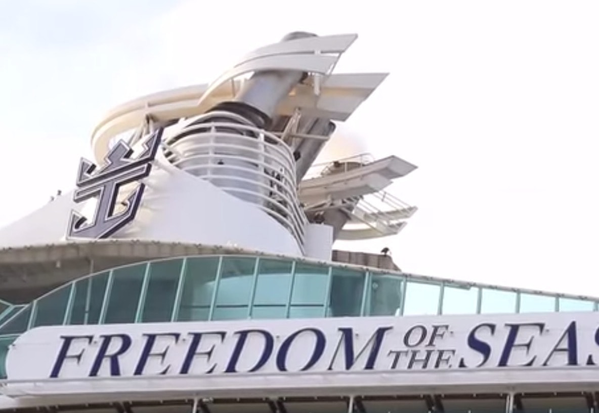 Porto Rico, bimba di 18 mesi precipita dall'11° piano di una nave da crociera: era in braccio al nonno