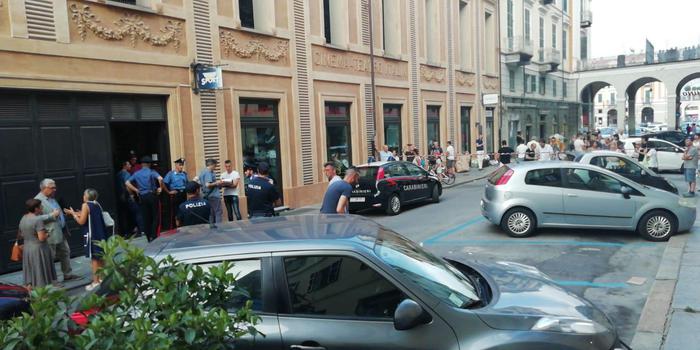 Cuneo, spara e uccide il titolare di un negozio, poi si ammazza