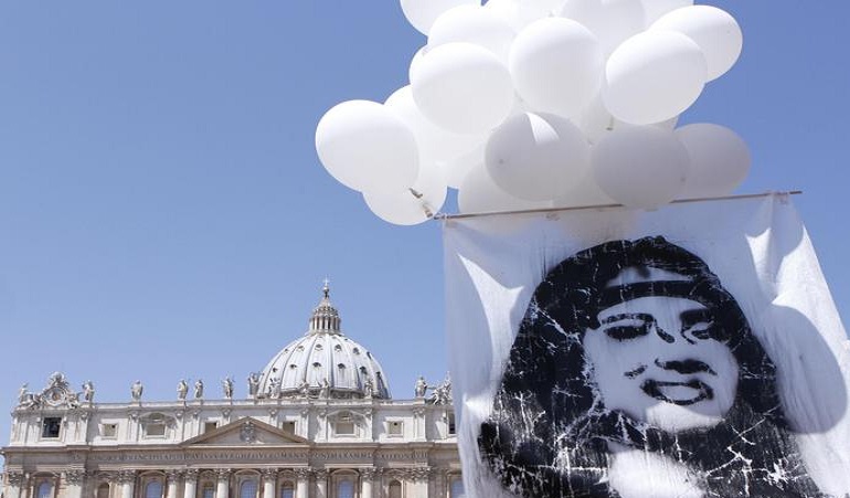 Emanuela Orlandi, al via le operazioni per l'apertura delle due tombe al Cimitero Teutonico (foto Ansa)