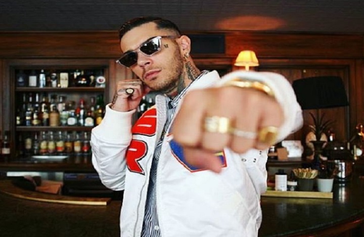 Emis Killa contro Don Pietro Cesena: "Vieni a menare me..." (foto Instagram)