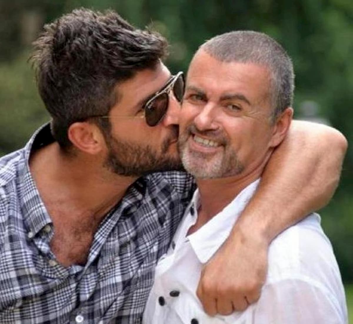George Michael, arrestato l'ex fidanzato Fadi fatto fuori dal testamento. Stava distruggendo la villa del cantante