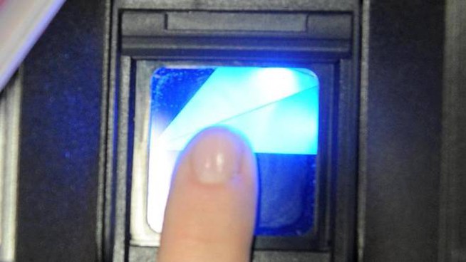 Impronte digitali: esenti prof, magistrati, militari, poliziotti... Perché?