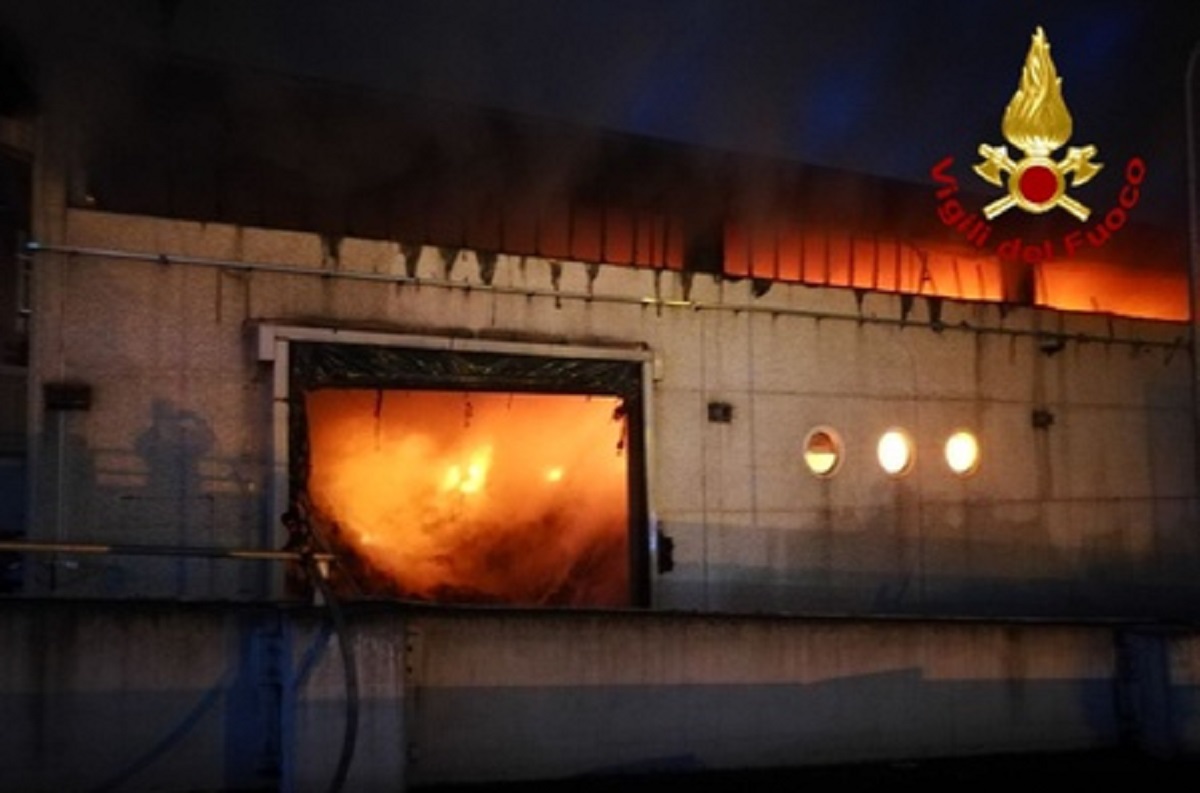 incendio roma rifiuti montesacro