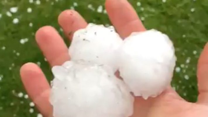 Maltempo: oggi grandine in Emilia Romagna. Ad Ancona divieto di balneazione dopo la tempesta