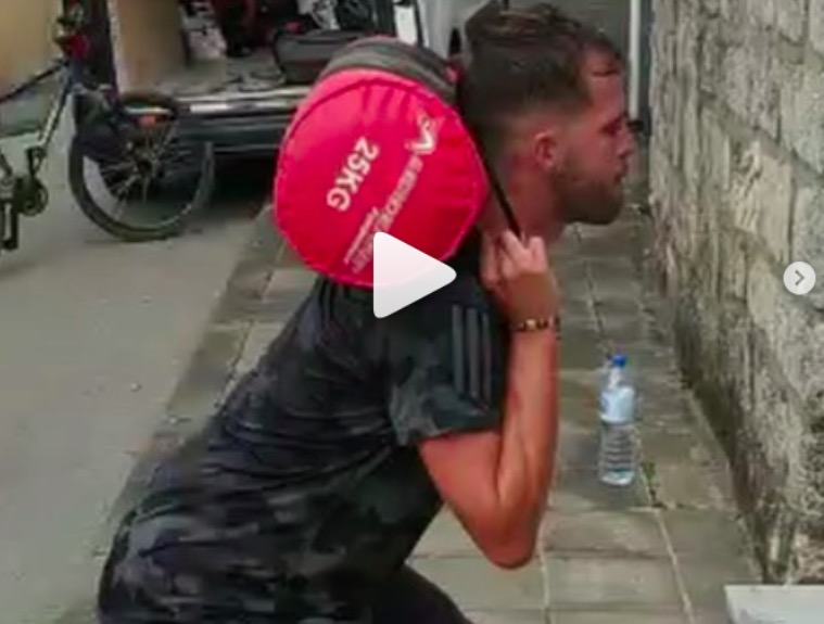 Mandzukic sfotte Pjanic su Instagram: "Ti alleni tanto ma dove sono i muscoli?"