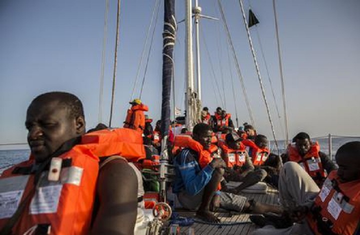 Mediterranea lancia raccolta fondi per pagare le multe della Guardia di Finanza (foto Ansa)