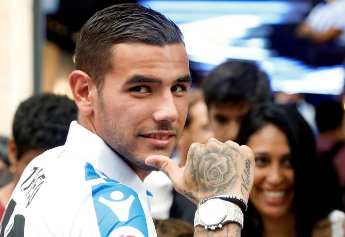 Milan, Theo Hernandez è ufficiale. Decisivo il blitz di Paolo Maldini
