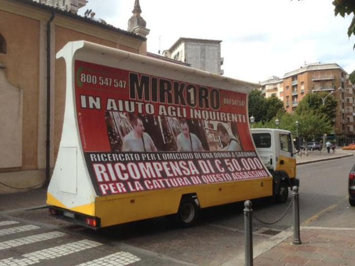 Mirko Oro, sfratto con giallo all'ex re dei "Compro oro": qualcuno sfascia i mobili, poi fugge. Era lui?