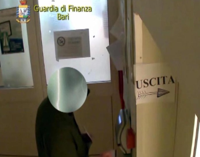 Molfetta, 300 episodi di assenteismo in ospedale: 30 indagati, 12 ai domiciliari