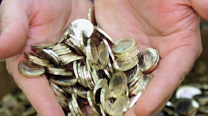 Ceto medio cresce (più 1,3 mln) e risparmia 12,6% del reddito. Ma non era sparito e alla fame?