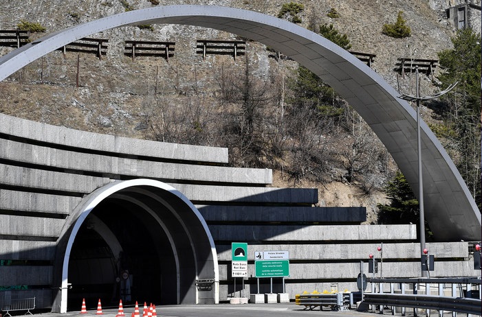 Il traforo del Monte Bianco (foto d'archivio Ansa)