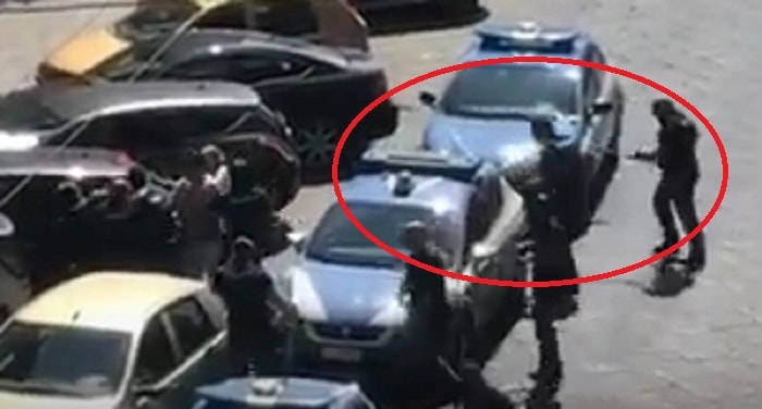 Napoli: ecco il VIDEO del poliziotto che spara al pitbull che aggredisce il collega