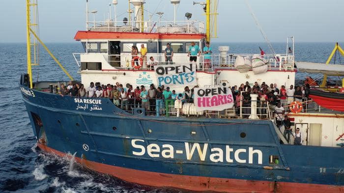 I no global del mare, narcisismo fanatico della misericordia Ong