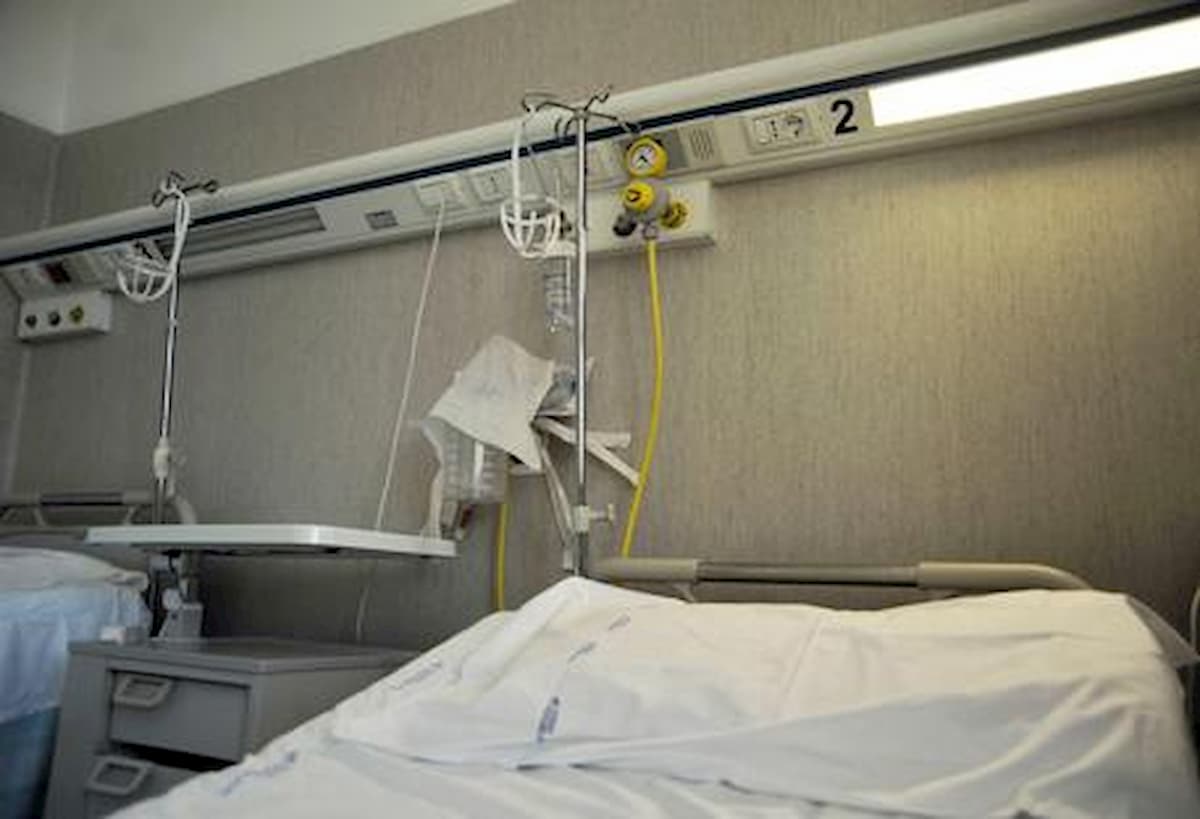 Napoli, Michele ricoverato in attesa di trapianto: gli sfilano smartphone e cuffiette nel sonno