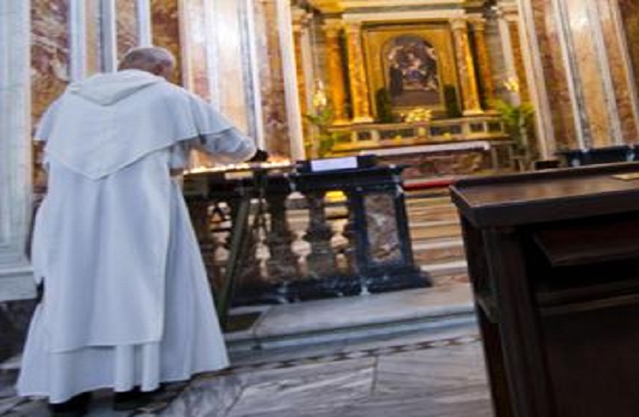 Don Pietro Cesena, il prete anti rapper: "Se li incontro... li picchio" (foto d'archivio Ansa)