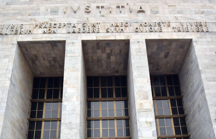 Tribunale di Milano. Negato all'imputato rinvio per assistere al parto della compagna