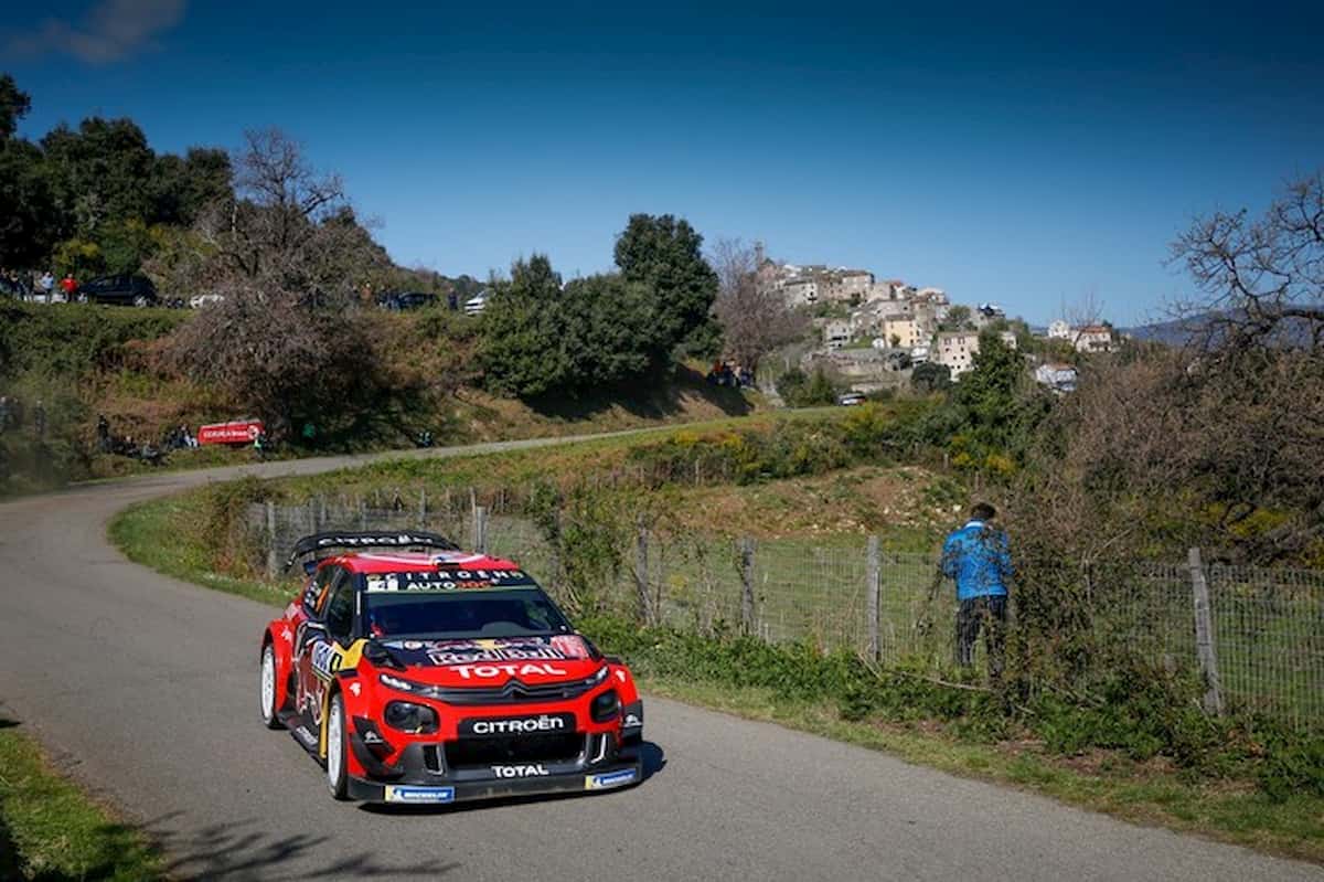 Rally di Alba, spettatore travolto da auto finita fuori strada: è grave