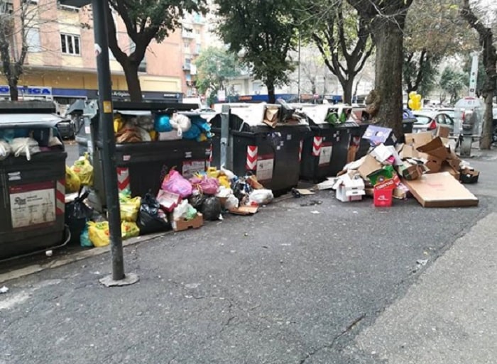 rifiuti roma cassonetti