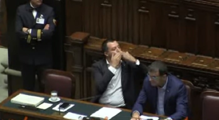 Sea Watch, Salvini manda bacini ironici a Fratoianni che lo attacca