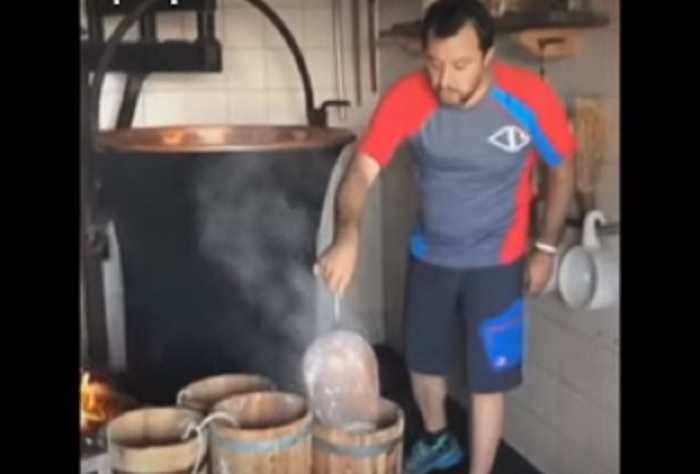 Salvini prepara la ricotta: "Buona serata amici!"2