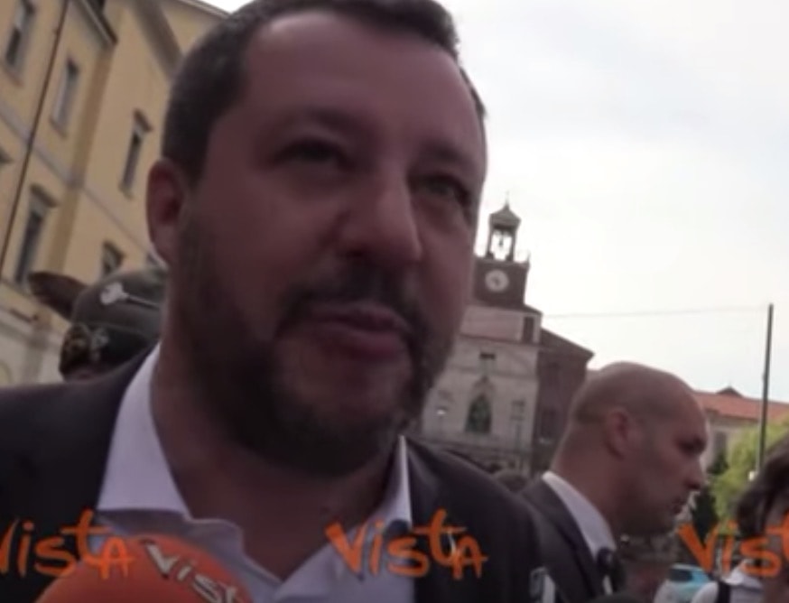 Salvini risponde a Di Stefano: "Io fuori forma? Omo di panza omo di sostanza" VIDEO
