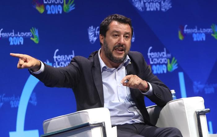 Di Maio: "Il silenzio della Lega fa sentire più protetti i Benetton". E Salvini lascia il Cdm